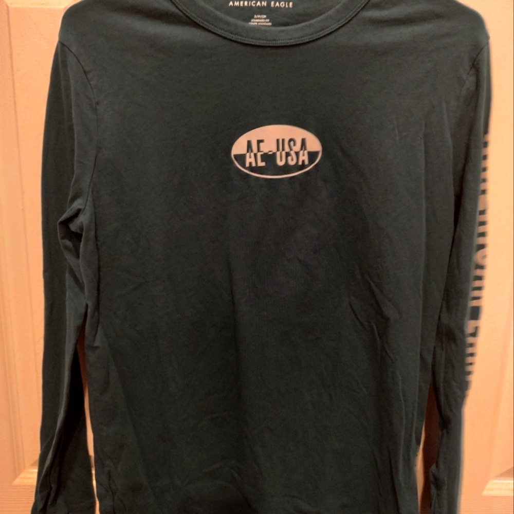 American Eagle Men's sz Small long sleeve shirt